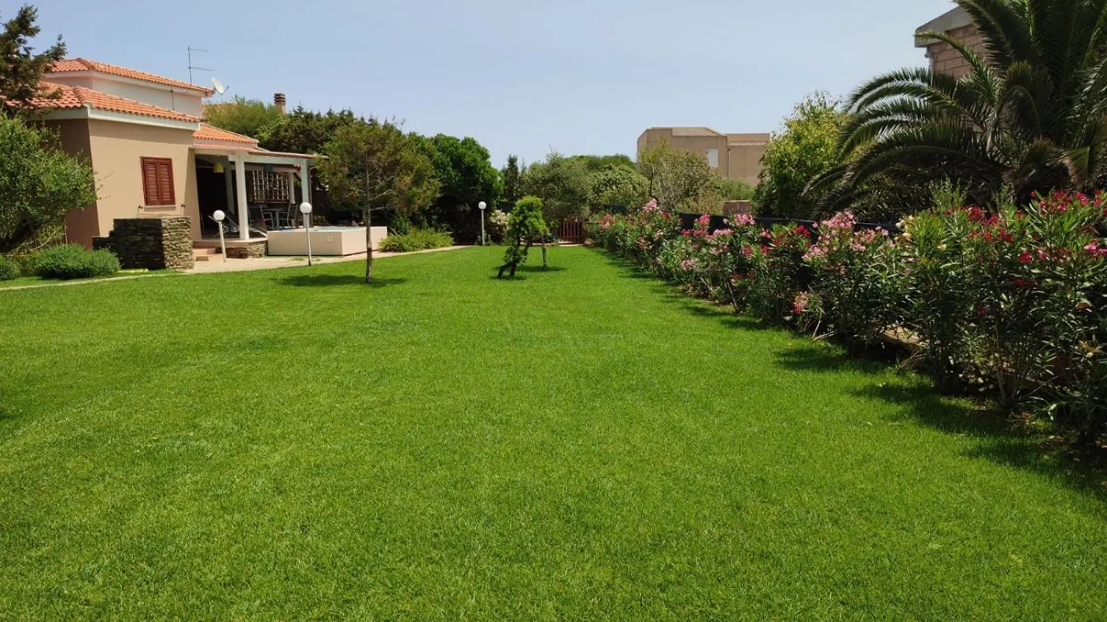 Villetta Con Piscina E Ampio Giardino Stintino