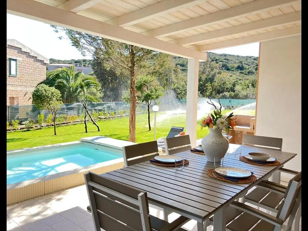 Villetta Con Piscina E Ampio Giardino Stintino 0*,