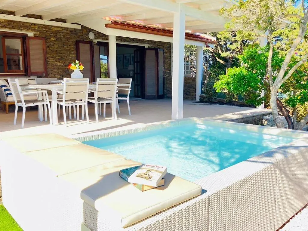 Villetta Con Piscina E Ampio Giardino Stintino